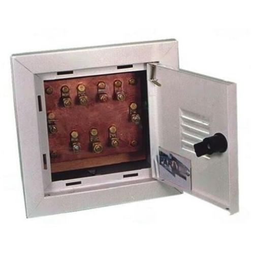 Imagem Produto CAIXA EQUALIZACAO PVC EMBUTIR 20X20CM COM 9 TERMINAIS SPDA - PARATEC